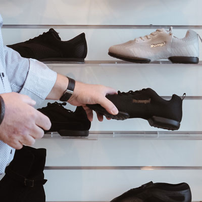 Stort udvalg af sneakers til dans  til damer hos dansebutikken
