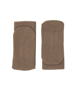 Træningssokker med grip fra Moonchild i karamelfarve 