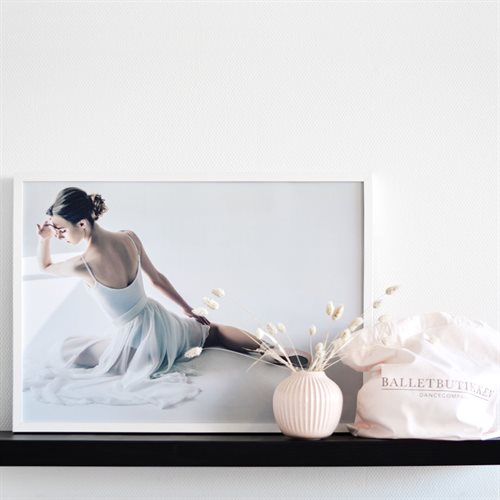 Balletplakat med yndig hvid ballerina