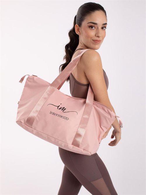 Stor og rumlig dansetaske fra Intermezzo i rosa